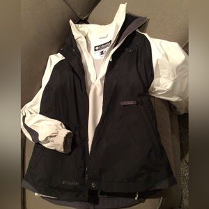 Columbia women’s interchange jacket. Black/gray/off white